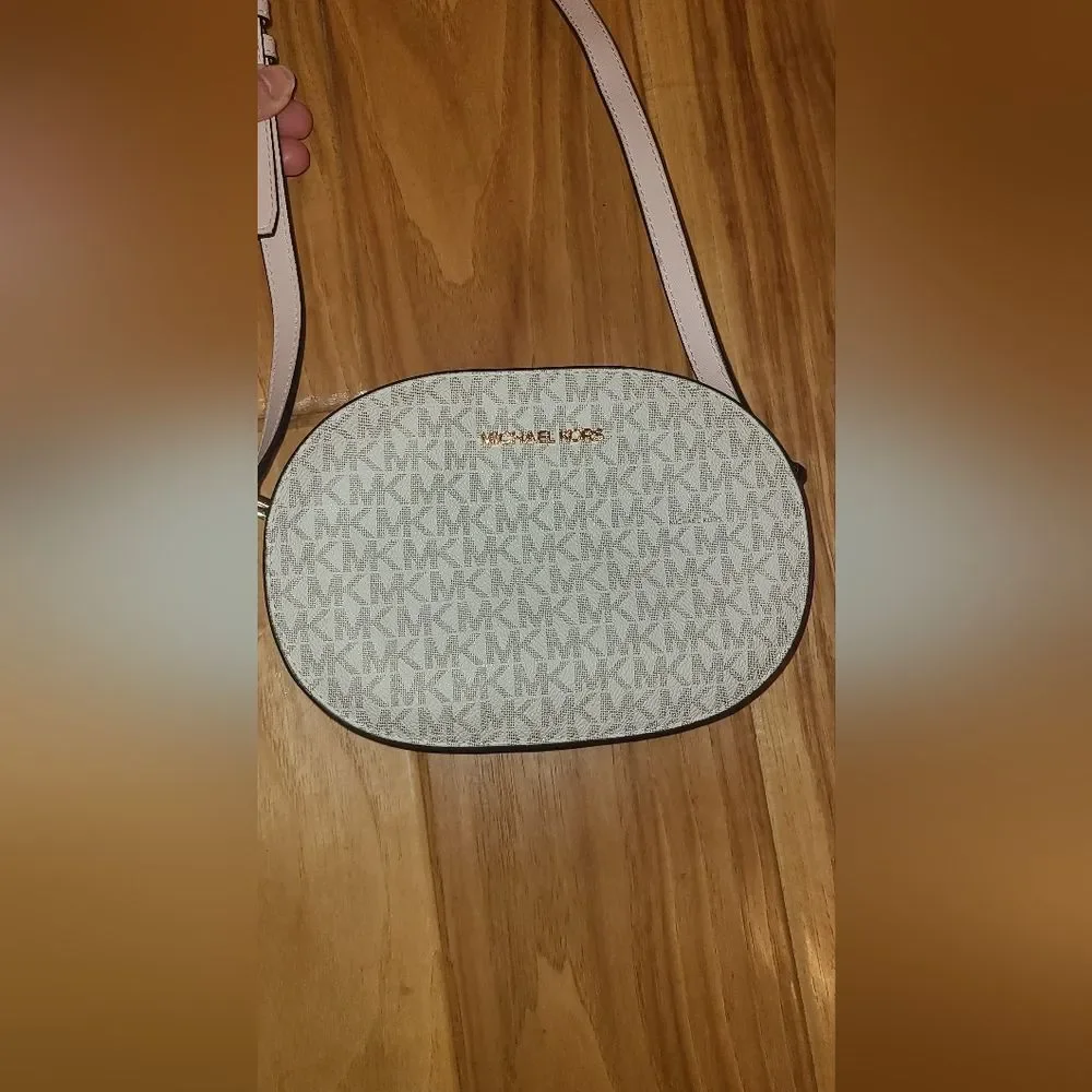 Michael Kors MK Designer Jet Set Travel Oval Pink White Crossbody Bag Purse